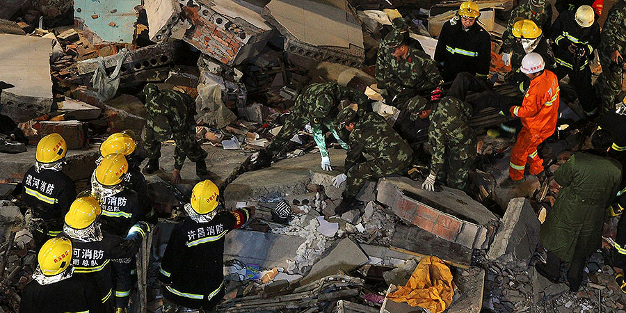 COLAPSA UN EDIFICIO EN OBRAS EN CHINA