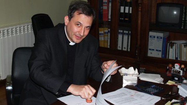 DETENIDO UN CURA DEL OPUS POR ROBAR DOCUMENTOS VATICANOS