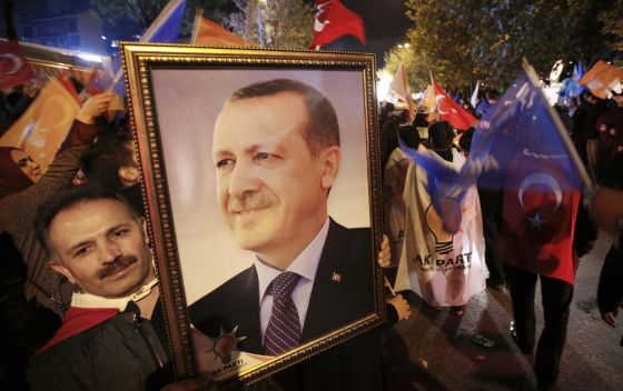 ERDOGAN GANA POR MAYORÍA ‘ABSOLUTISTA’