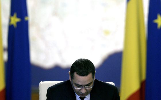 CAE EL GOBIERNO DE RUMANÍA