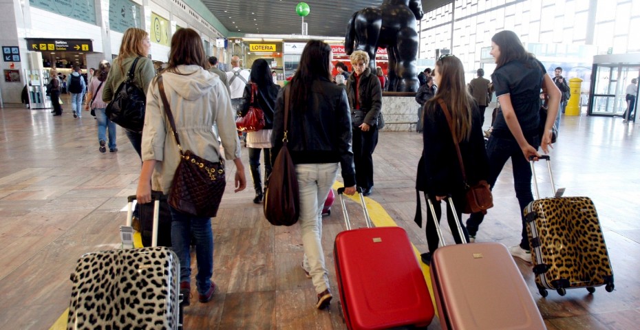 CADA VEZ VIAJA MÁS GENTE A ESPAÑA EN AVIÓN