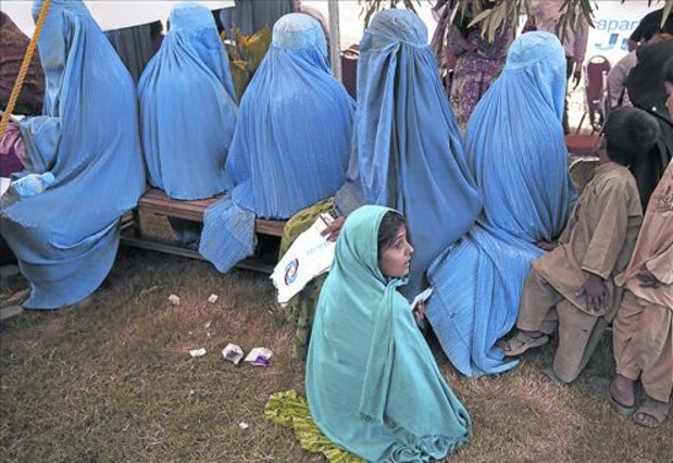 MUCHOS REFUGIADOS NO SE VEN