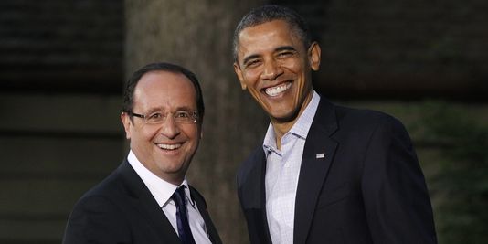 HOLLANDE LA LÍA Y ALÍA A LA VEZ