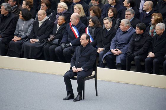 HOLLANDE: HOMENAJE Y PROMESAS DE DESTRUCCIÓN