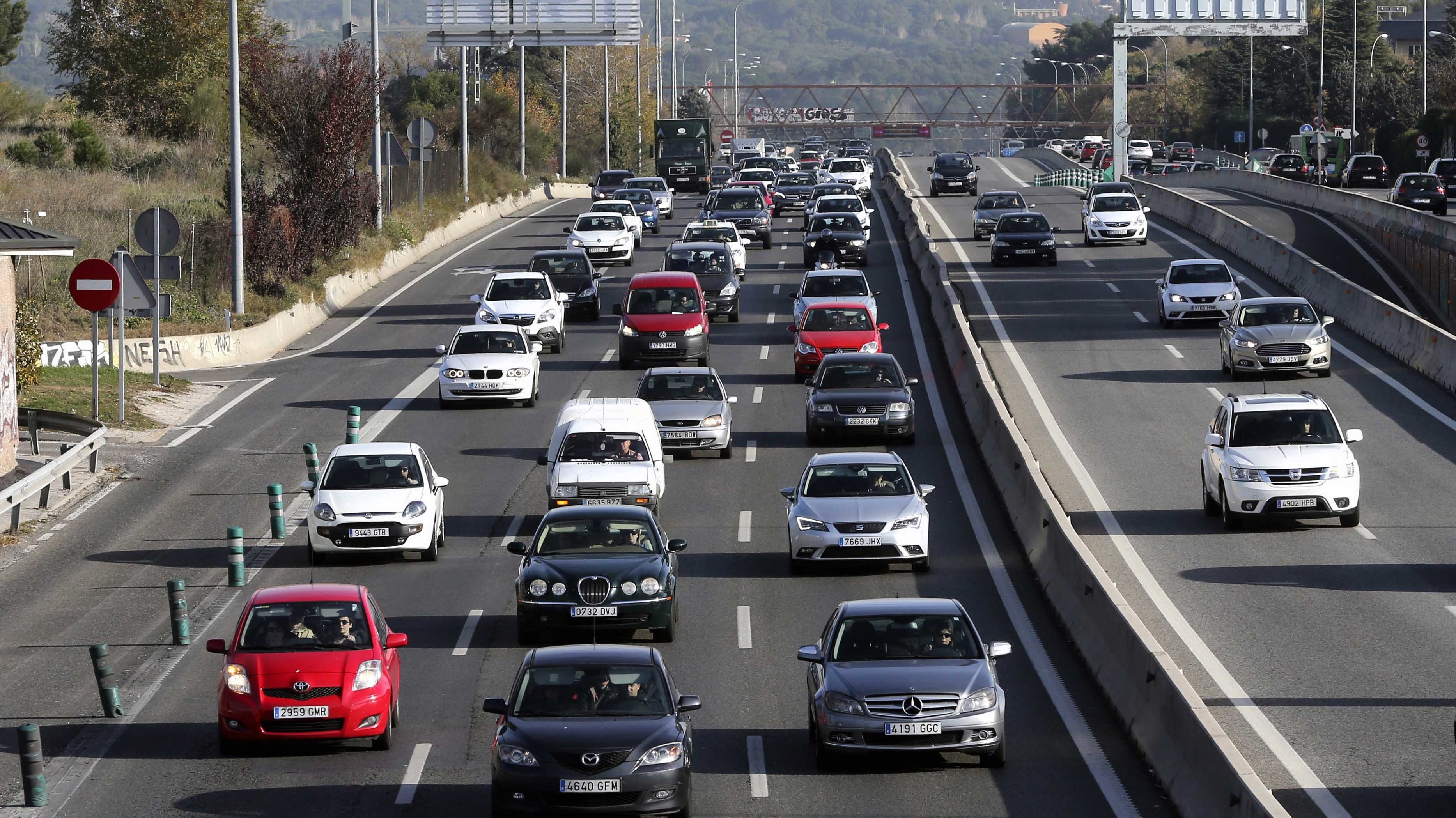 NEGRO ‘PUENTE DE LA CONSTITUCIÓN’ EN LAS CARRETERAS ESPAÑOLAS