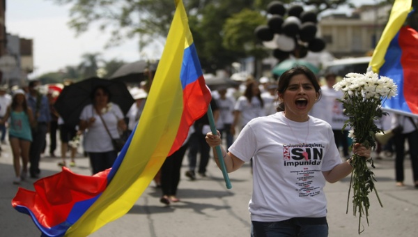 EN COLOMBIA ASESINAN UNA MEDIA DE CUATRO MUJERES AL DÍA