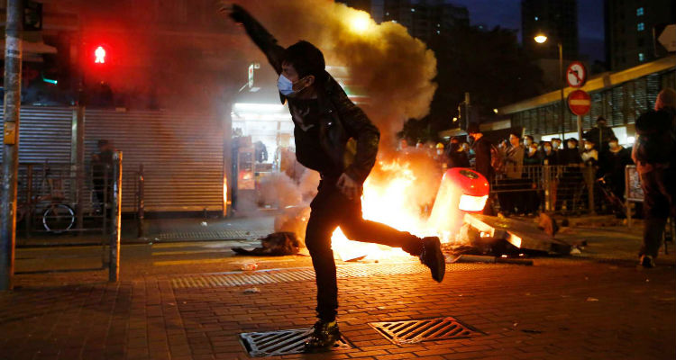 HONG KONG EMPIEZA EL AÑO CON DISTURBIOS