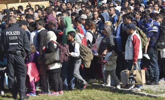 REFUGIADOS: MUCHO TILÍN- TILÍN Y POCO DE PALETAS