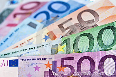 EL CAPITAL EXTRANJERO HUYE DE ESPAÑA POR LA INESTABILIDAD POLÍTICA
