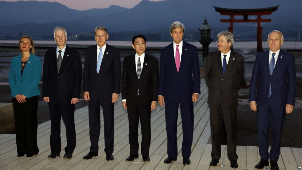 KERRY DA UN PRIMER PASO EN HIROSHIMA
