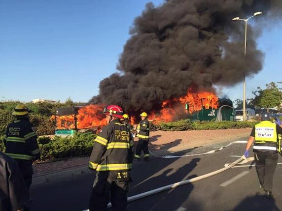 EXPLOSIÓN EN AUTOBÚS A LAS AFUERAS DE JERUSALÉN