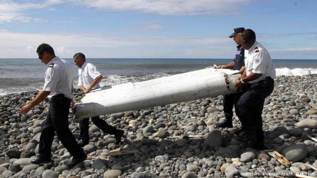 PARECE QUE LOS AVIONES PIERDEN PIEZAS… Y NADIE SE ENTERA