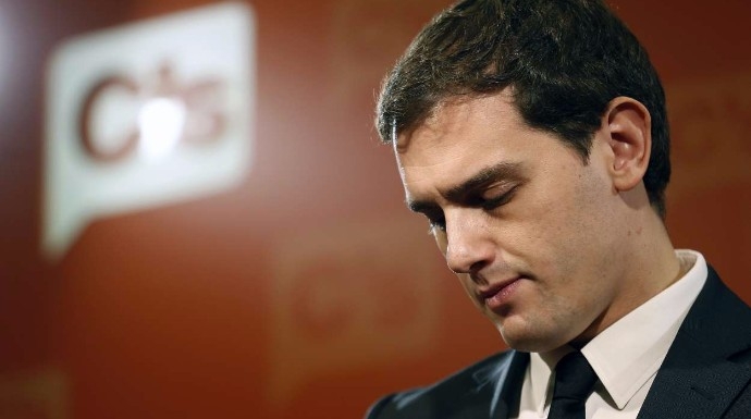 DA PENA LA PANTOMIMA DEL REY Y LOS POLÍTICOS ESPAÑOLES