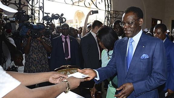 EL DICTADOR OBIANG NGUEMA SE PERPETÚA EN EL PODER
