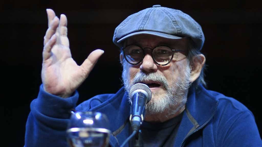 A LA VEJEZ, VIRUELAS, SEÑOR SILVIO RODRÍGUEZ