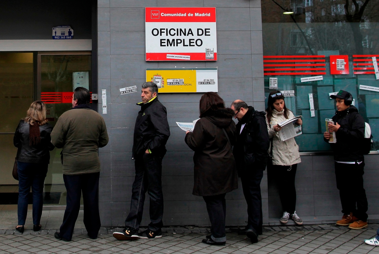 SIGUE BAJANDO EL DESEMPLEO EN ESPAÑA