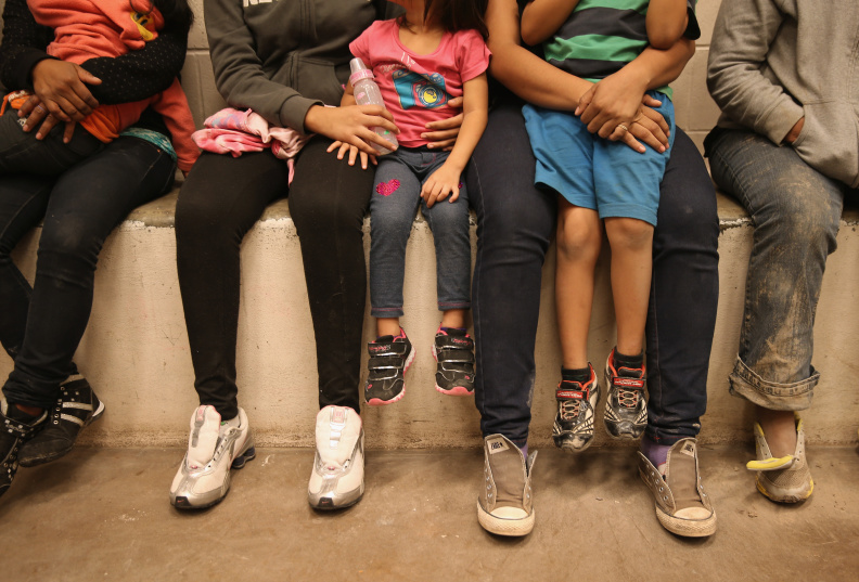 EE.UU. ANUNCIA UNA GRAN REDADA Y DEPORTACIÓN DE INMIGRANTES ILEGALES