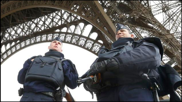 FRANCIA PRORROGA EL ESTADO DE EMERGENCIA