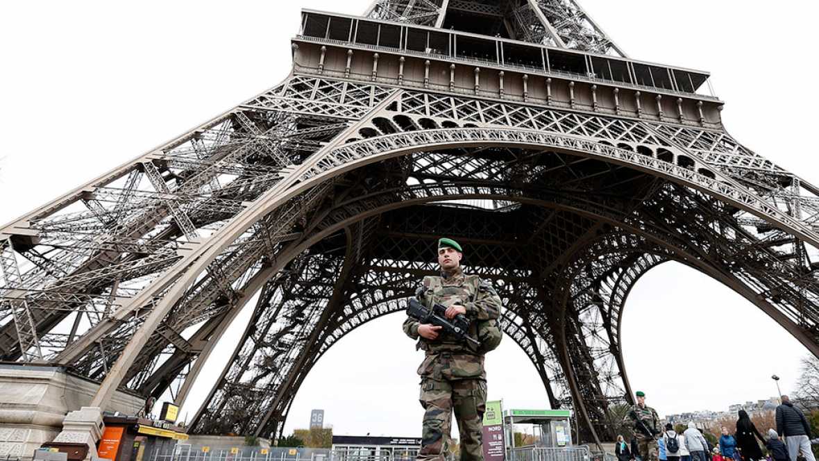 FRANCIA INICIA UNA CAMPAÑA DE JUSTIFICACIÓN DEL ESTADO DE EMERGENCIA