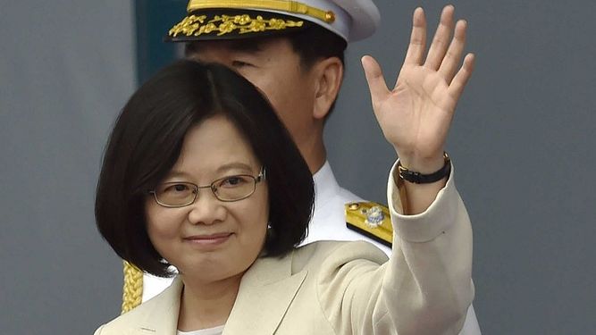 UNA MUJER ASUME LA PRESIDENCIA DE REPÚBLICA DE CHINA