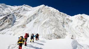 EVEREST EN 10 DÍAS: 3 MUERTOS, 2 DESAPARECIDOS Y 30 HERIDOS