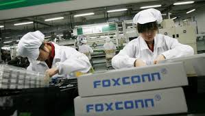 CHINA FOXCONN CAMBIARA 60 000 EMPLEADOS POR ROBOTS