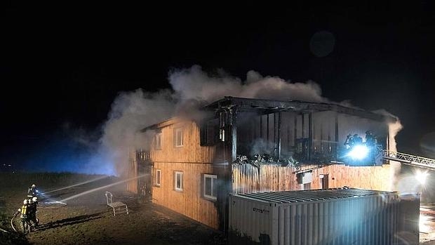 UN INCENDIO PROVOCADO DESTRUYE UN CENTRO PARA REFUGIADOS DE CRUZ ROJA EN AUSTRIA