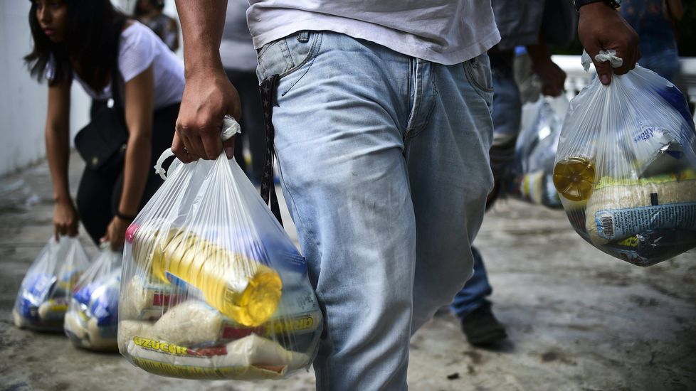 BOLSAS DE COMIDA CADA 21 DÍAS, EL POLÉMICO ANTÍDOTO DE MADURO CONTRA LA ESCASEZ