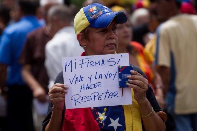 EL PODER ELECTORAL VENEZOLANO VALIDA 1,3 MILLONES DE FIRMAS PARA EL REVOCATORIO