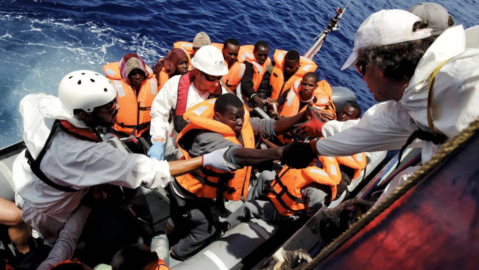 RESCATE EN LAS COSTAS LIBIAS POR UN BARCO DE MÉDICOS SIN FRONTERAS