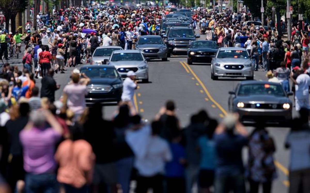 ADIOS MULTITUDINARIO A MUHAMMAD ALI