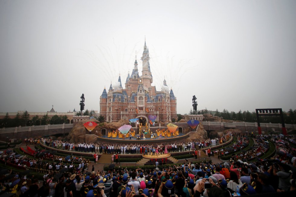 WALT DISNEY PONE UNA PICA EN FLANDES: EN SHANGHÁI