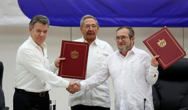 SE FIRMÓ, EN PRESENCIA DE RAUL CASTRO, TIMOCHENCO Y SANTOS, EL ALTO AL FUEGO TOTAL