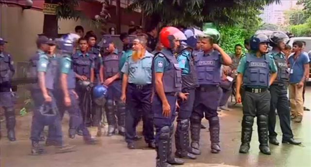 EL ATAQUE A LA CAFETERÍA DE DACCA, BANGLADESH, SE SALDA CON 26 MUERTOS Y 13 RESCATADOS