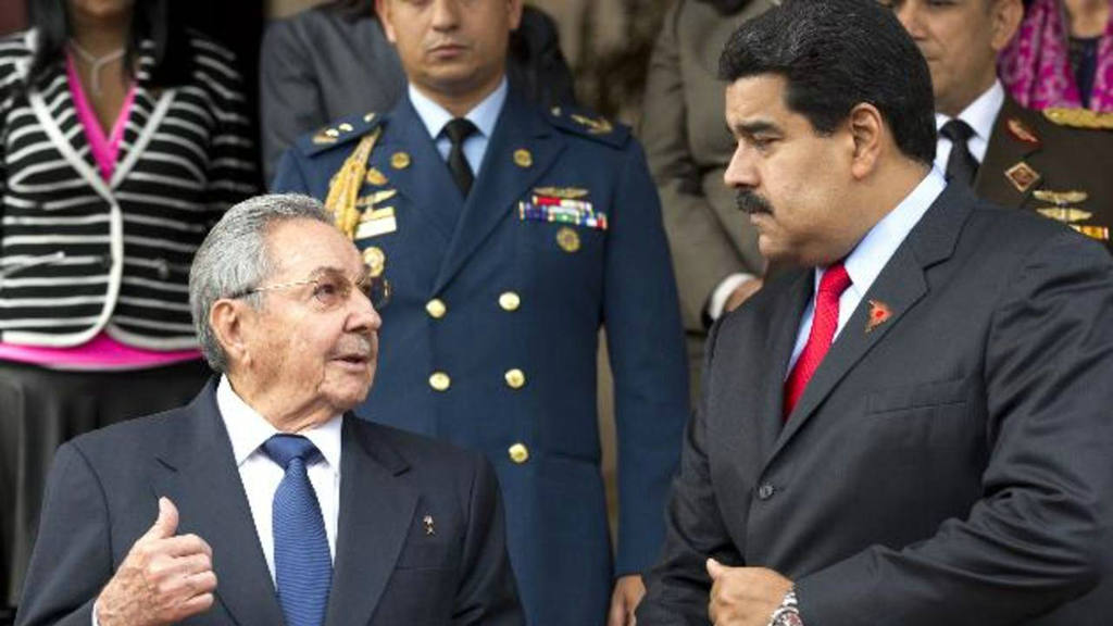 CUBA SE HUNDE SI VENEZUELA NO SALE A FLOTE