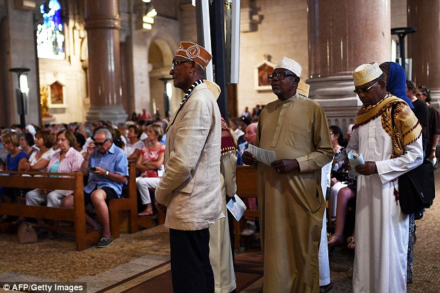 AYER ESTUVIERON CATÓLICOS Y MUSULMANES JUNTOS EN LAS IGLESIAS
