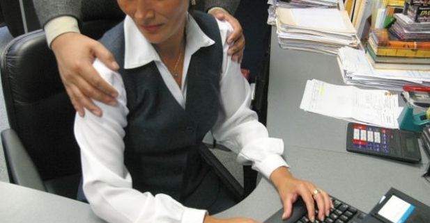 MÁS DE LA MITAD DE LAS BRITÁNICAS SUFREN ACOSO SEXUAL EN EL TRABAJO