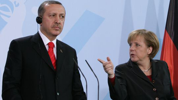 ALEMANIA ACUSA A TURQUÍA DE APOYAR A GRUPOS YIHADISTAS