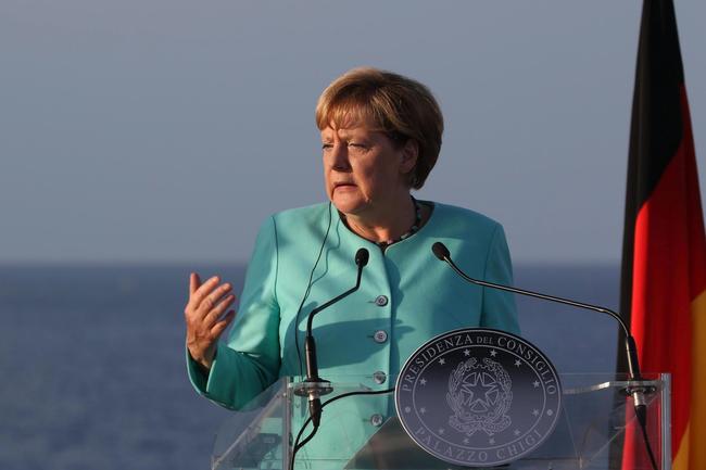 SORPRENDENTE Y PREOCUPANTE RECOMENDACIÓN DADA POR ÁNGELA MERKEL
