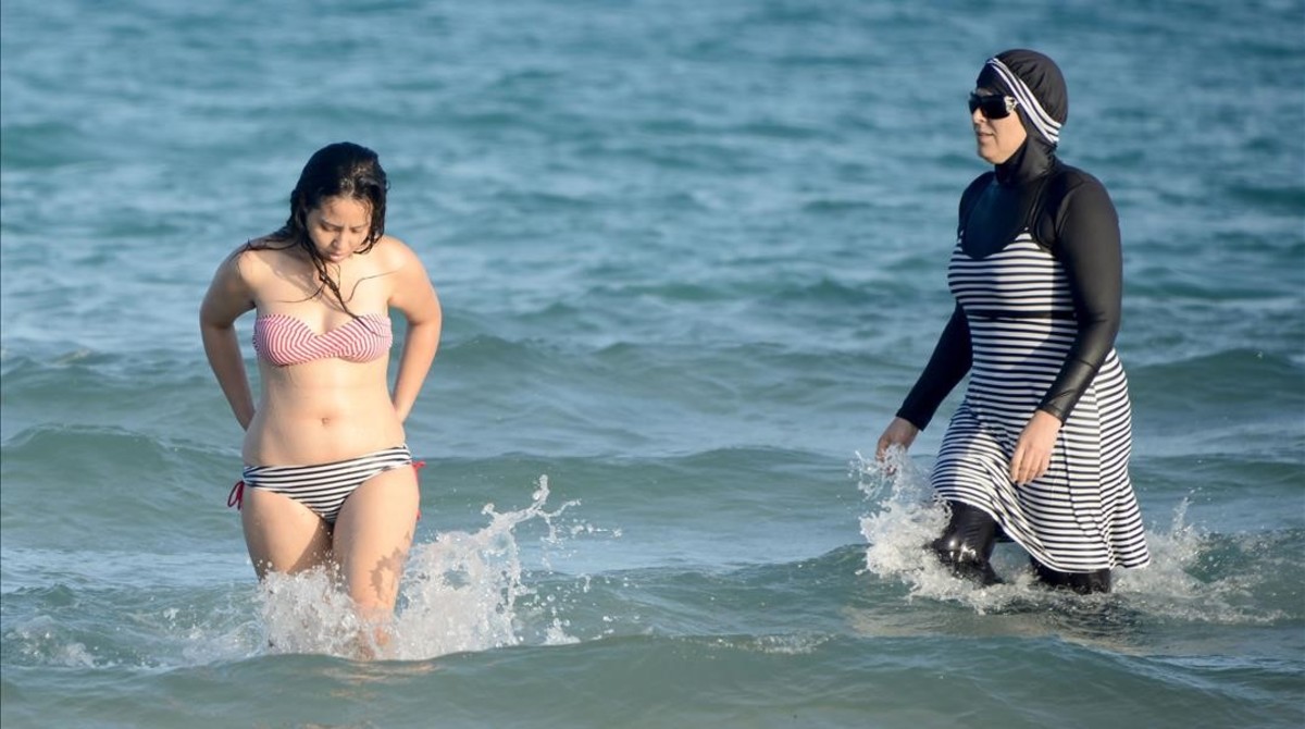 FRANCIA INVALIDA EL VETO DEL “BURKINI”