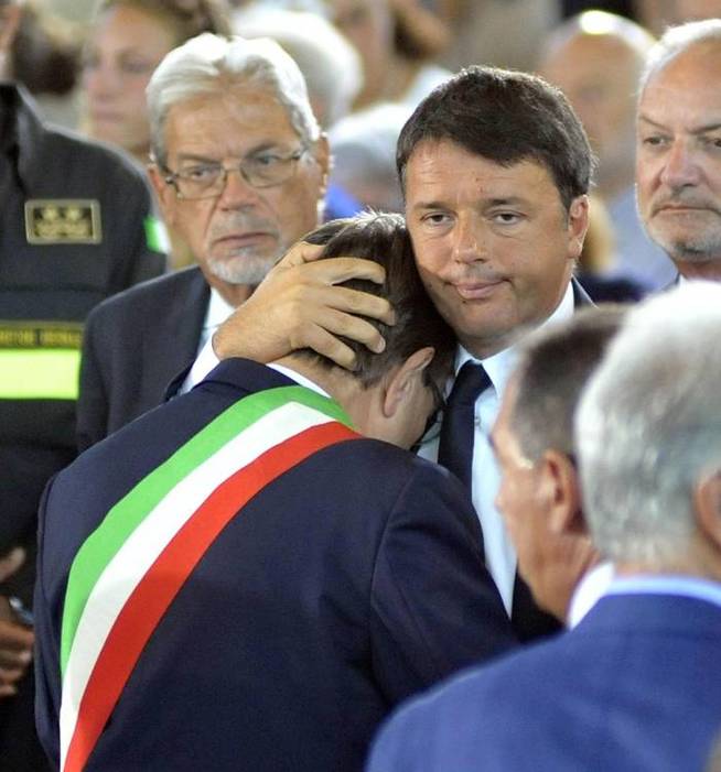 LOS POLÍTICOS GARANTIZAN EL FUNERAL DE ESTADO PERO NO ADOPTAN MEDIDAS DE PREVENCIÓN