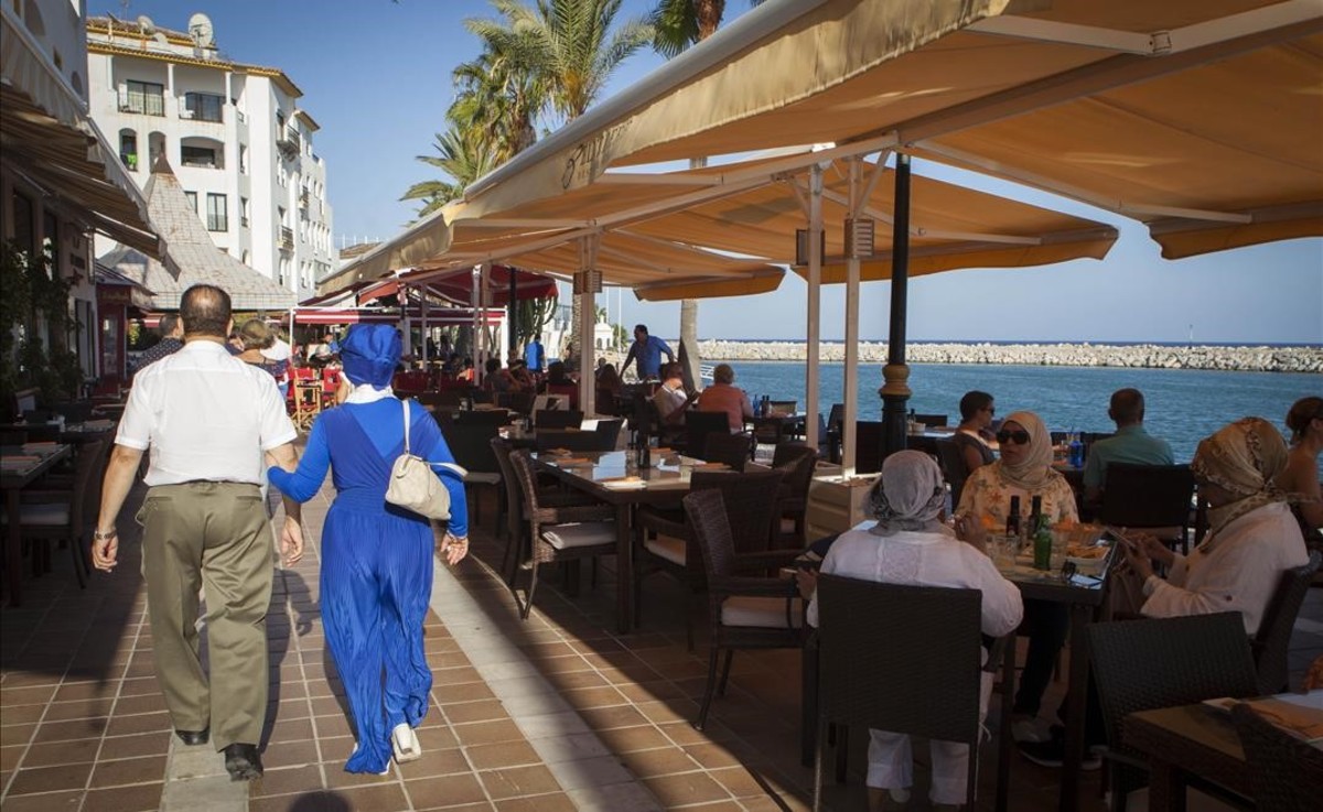 LA ECONOMÍA ESPAÑOLA SIGUE RECIBIENDO OXÍGENO DEL TURISMO