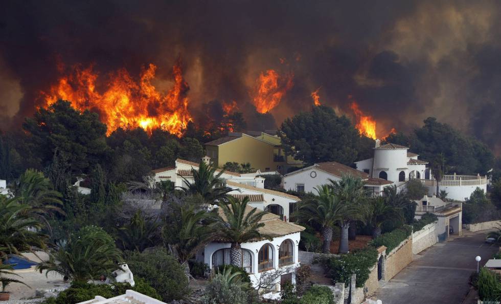 GRAVE INCENDIO PROVOCADO EN XÁBIA (ALICANTE)