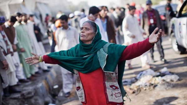ATENTADO EN UNA MEZQUITA DE PAKISTÁN EN PLENO “HAJJ”