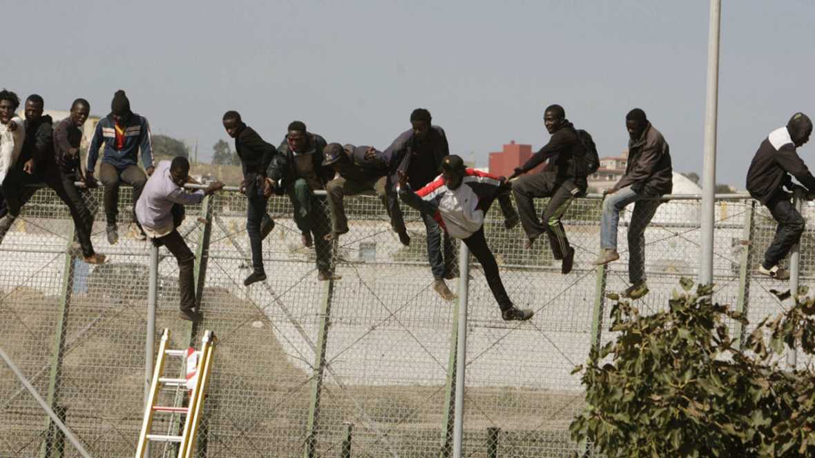 MÁS INMIGRANTES SALTAN LA VALLA EN MELILLA