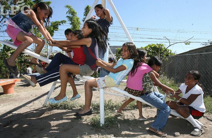 LA EDUCACIÓN Y DESARROLLO DE LA MUJER INTERESAN PORQUE ES RENTABLE