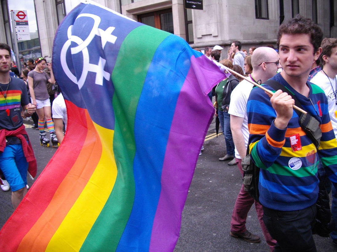 EL REINO UNIDO INDULTARÁ A MILES DE HOMOSEXUALES