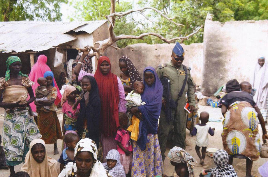 FUERZAS DE ORDEN PÚBLICO REALIZAN ABUSOS SEXUALES EN CAMPOS DE DESPLAZADOS DE NIGERIA