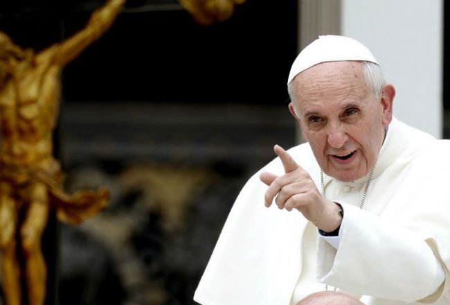 EL PAPA PACO, MUCHO TILÍN-TILÍN Y POCO DE PALETA…