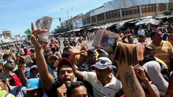 TRES MUERTOS EN VENEZUELA EN DISTURBIOS POR LA FALTA DE DINERO EN EFECTIVO